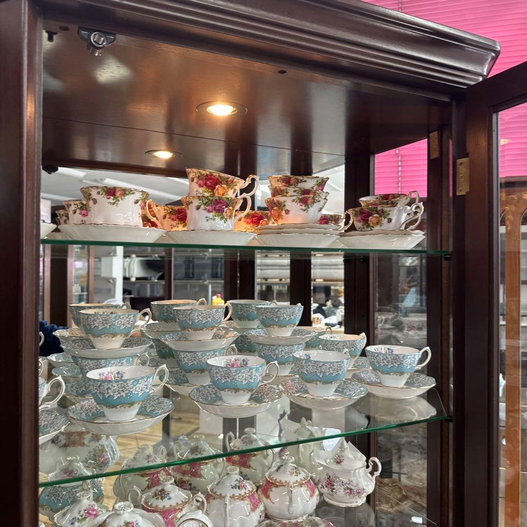 富士ファニチア 天井照明付き 飾り棚 コレクション ディスプレイ ショーケース