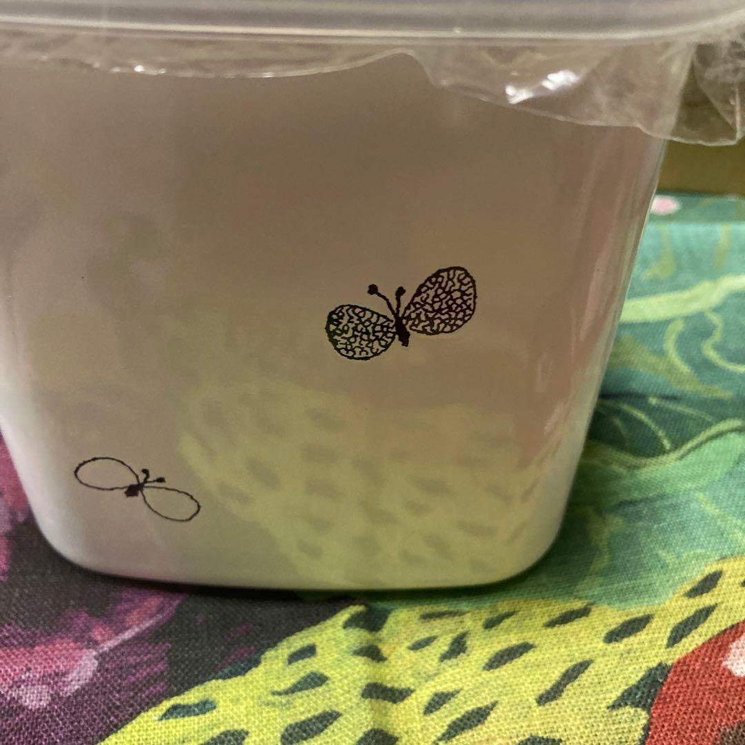 (新品・貴重)ミナペルホネン容器