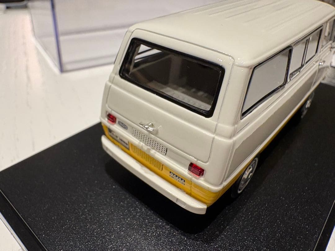 マツダBONGO 1000 1968ホワイト/イエロー - メルカリ