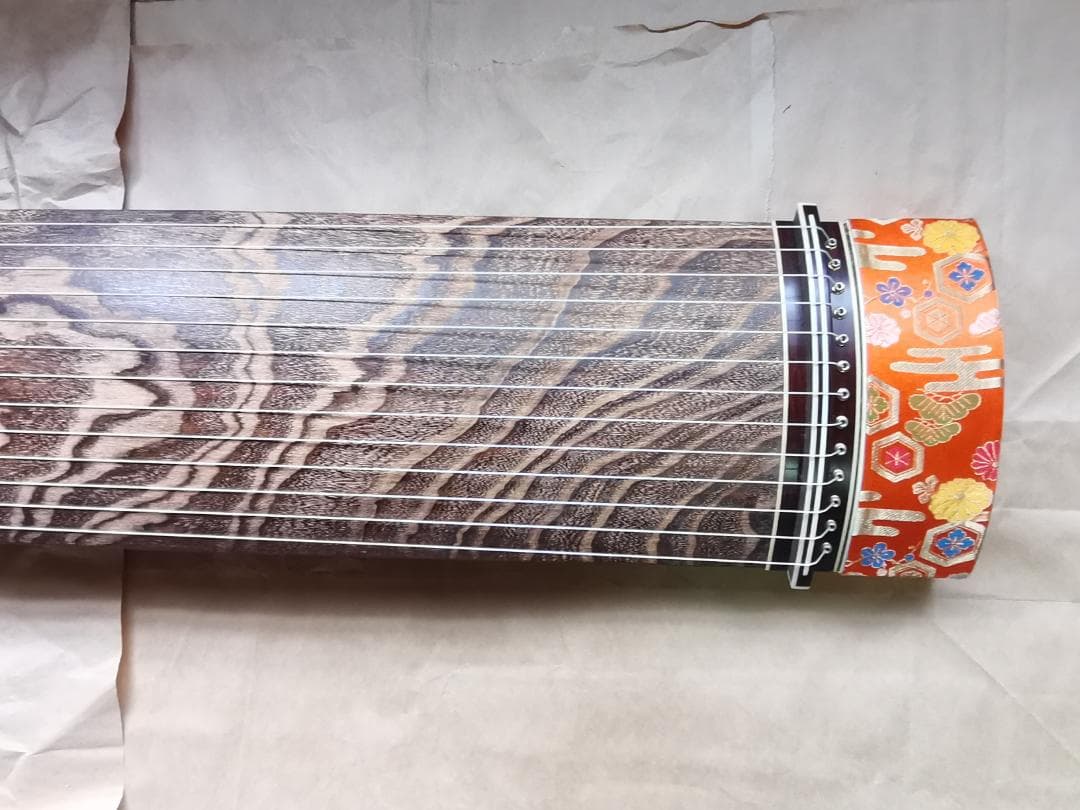 お琴　漆ケース付き　デッドストック　未使用品　内袋・外袋付き　木瓜家紋　-KKI