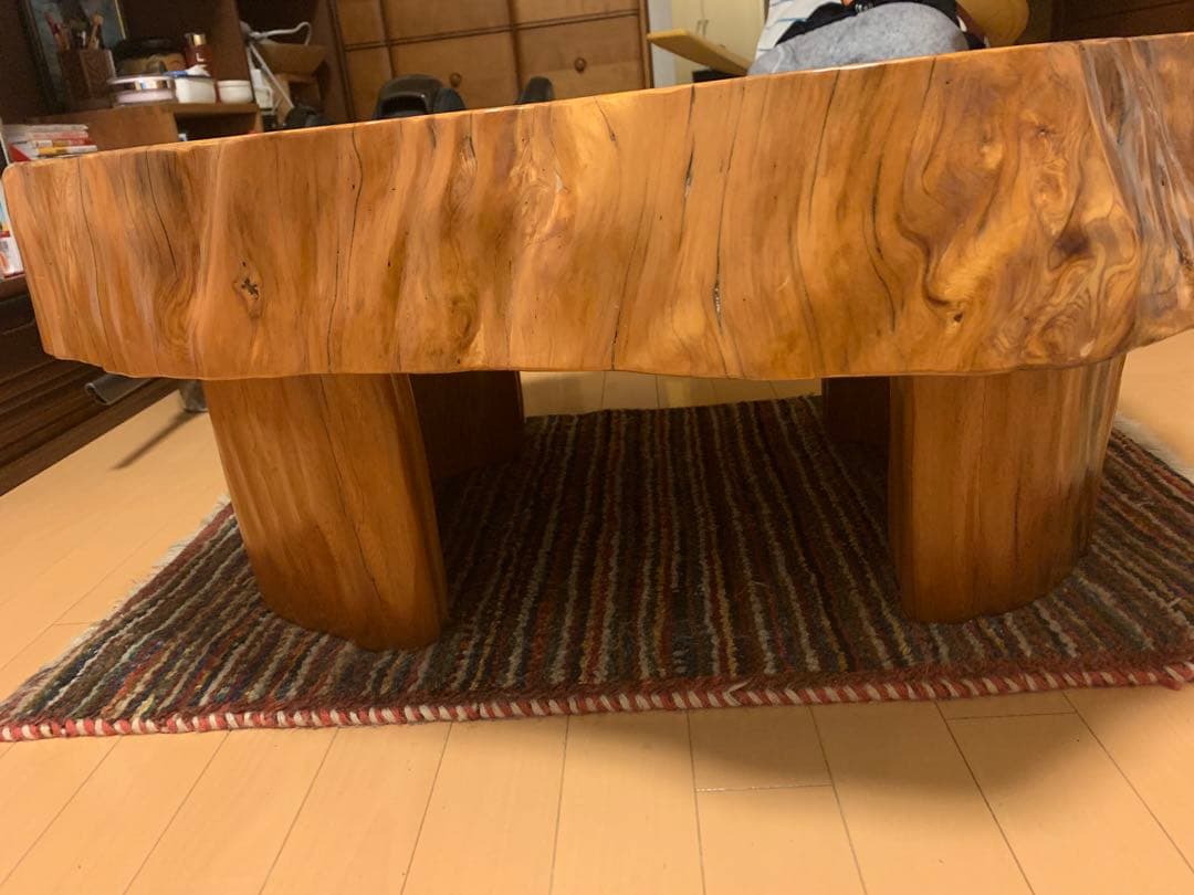 一枚板テーブル(樹齢480年) まずは大阪市北区まで見に来て下さい