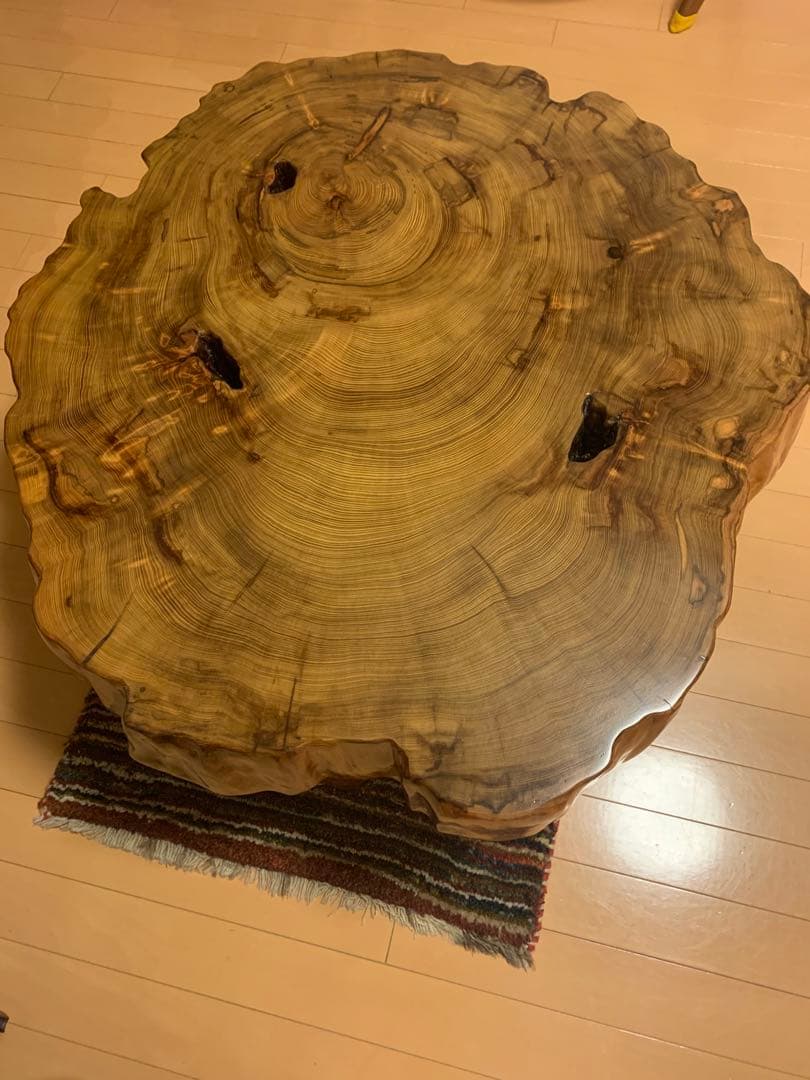 一枚板テーブル(樹齢480年) まずは大阪市北区まで見に来て下さい