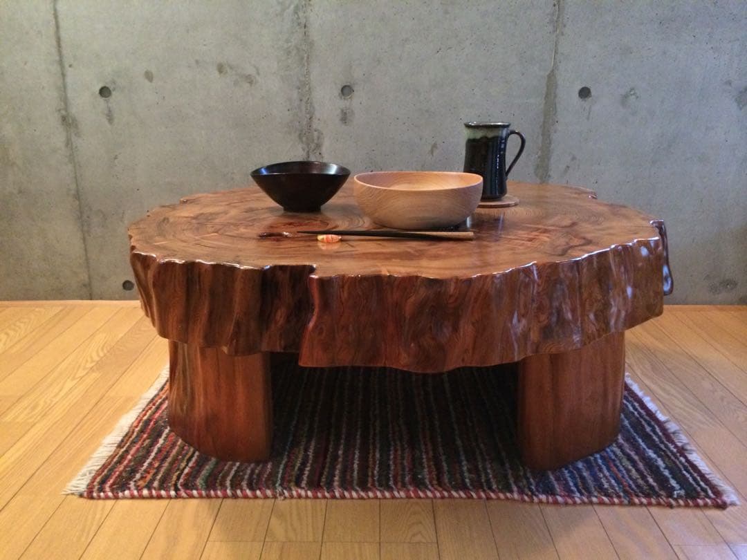 一枚板テーブル(樹齢480年) まずは大阪市北区まで見に来て下さい