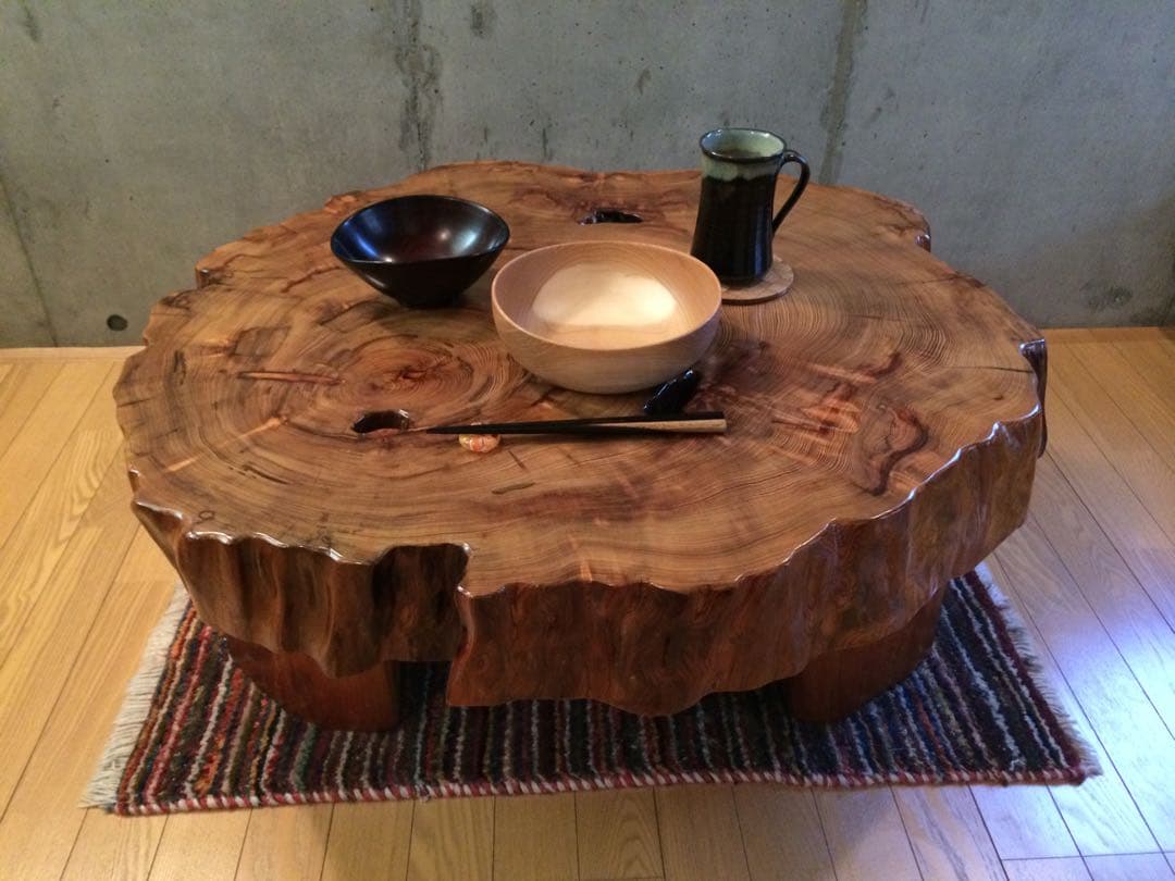 一枚板テーブル(樹齢480年) まずは大阪市北区まで見に来て下さい