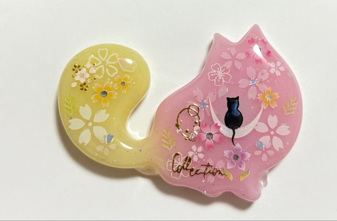 再販不可。大きめ♡桜ねこ☆レジンヘアゴムブローチ - メルカリ