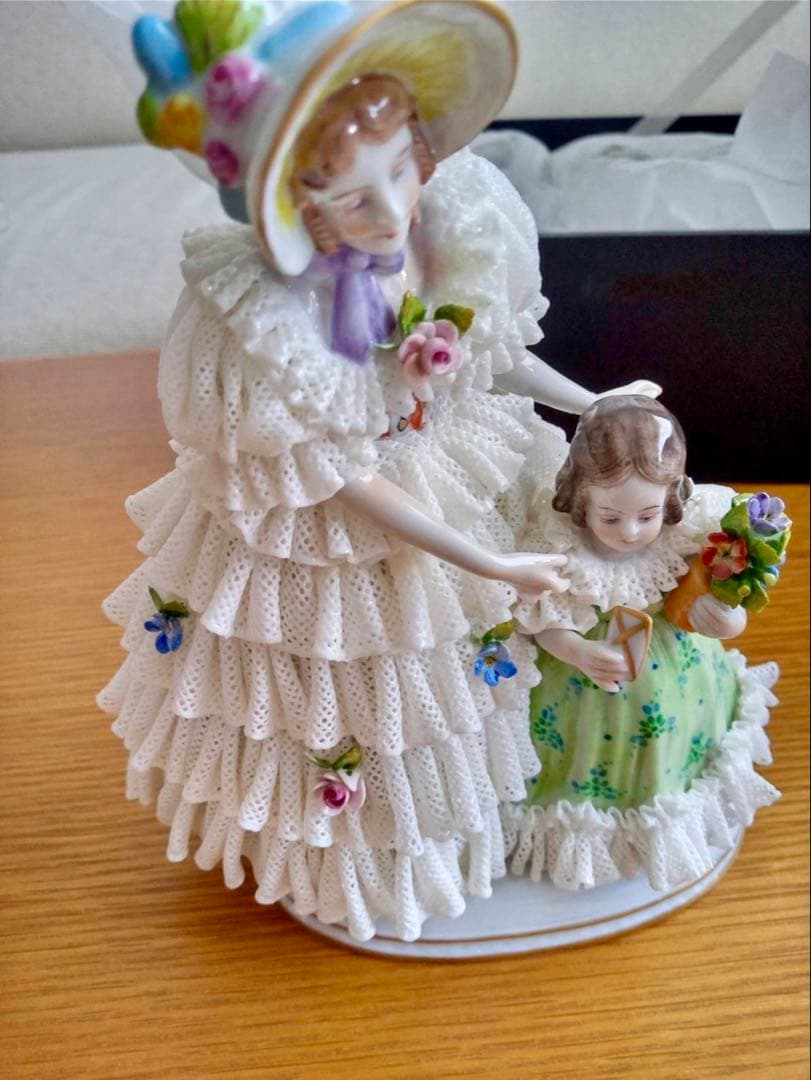 ドレスデン　フィギュリン　チューリンゲン　陶器　人形　ドイツ　レース人形