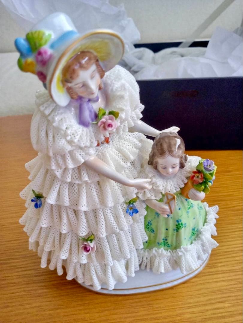 ドレスデン　フィギュリン　チューリンゲン　陶器　人形　ドイツ　レース人形