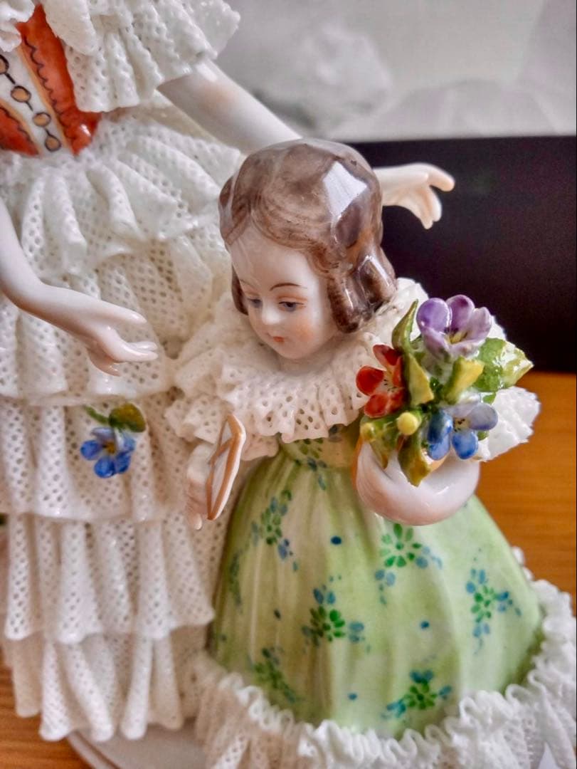 ドレスデン　フィギュリン　チューリンゲン　陶器　人形　ドイツ　レース人形