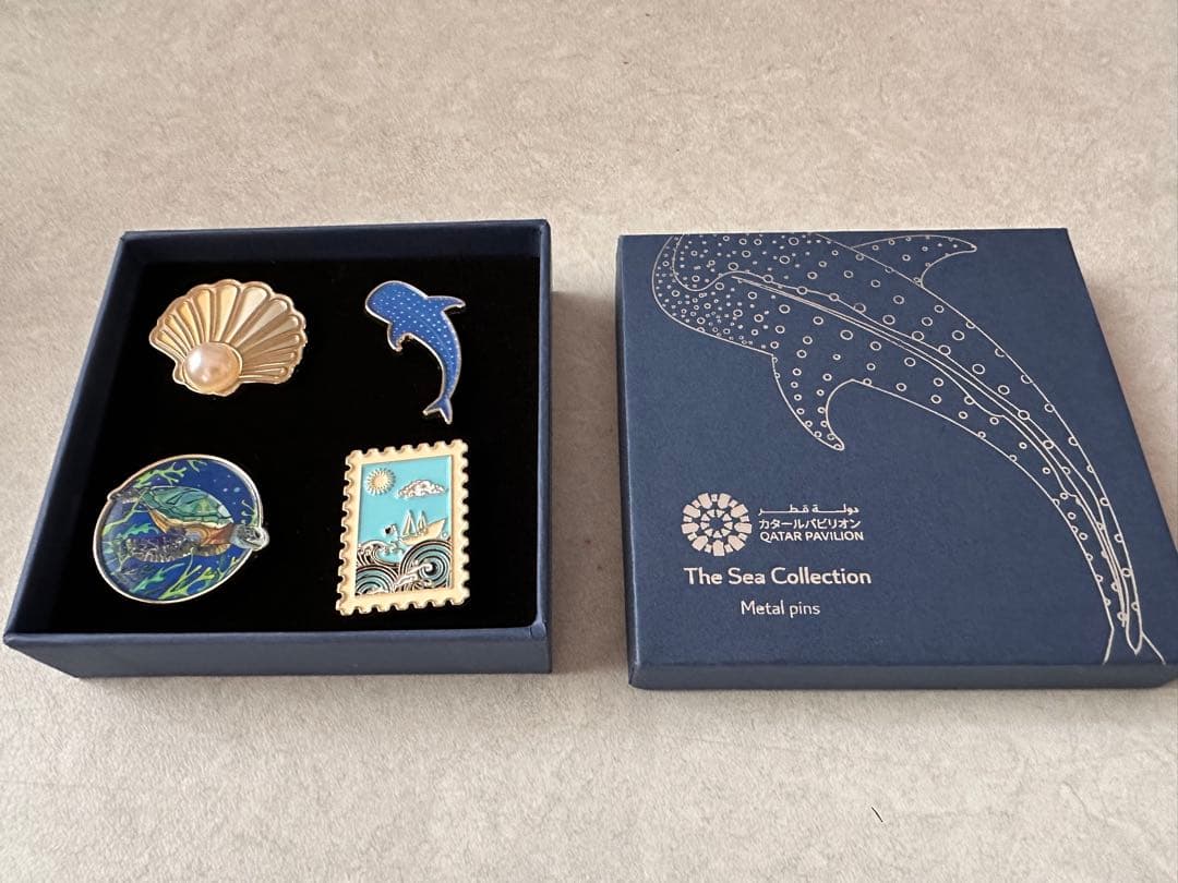 カタール パビリオン ピンバッジ ブルー - メルカリ