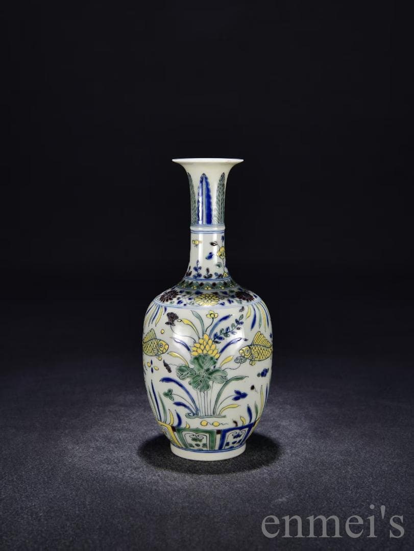 中国古美術・珍品・大明成化紋・五彩魚藻紋瓶・花瓶・唐物・陶磁器・青白磁・文房置物