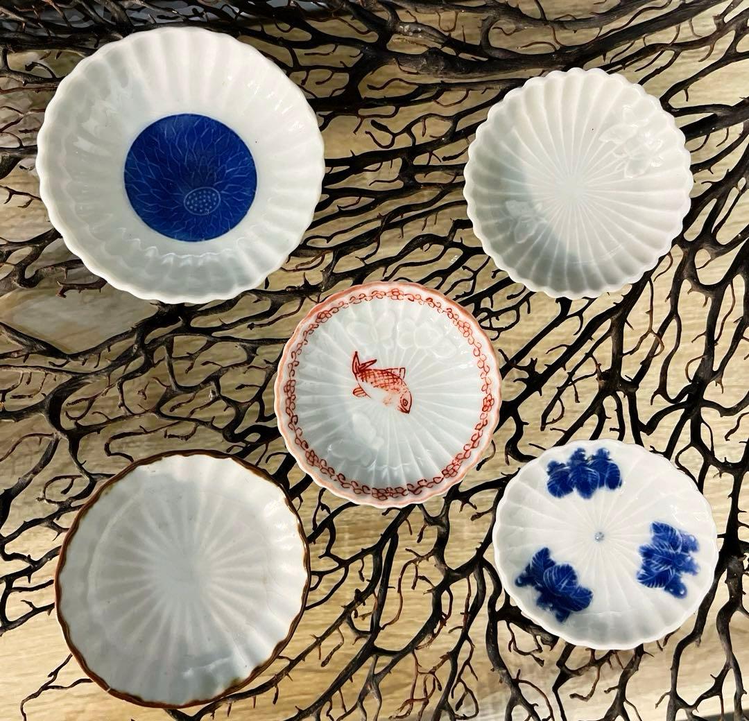 骨董 古伊万里 白磁 希少 菊割 赤絵 花綴り 魚紋 蝶々 陽刻 豆皿 5客