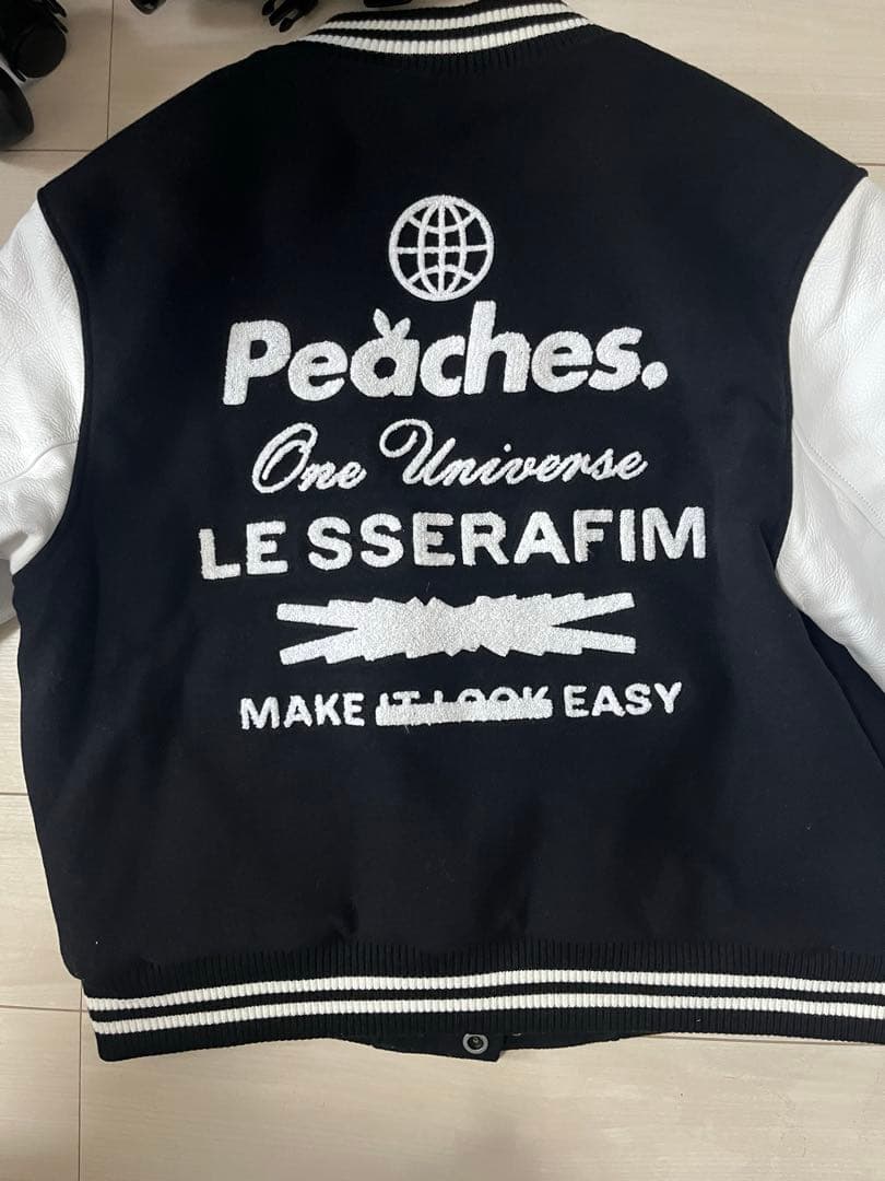 LE SSERAFIM peaches ジャケット XL ルセラフィムグッズ - メルカリ