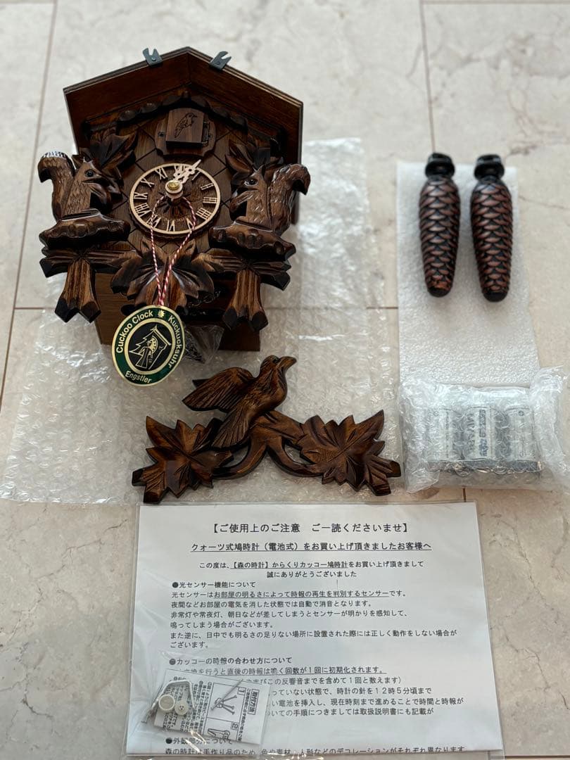 ドイツ森の時計　クォーツ式山小屋鳩時計　伝統の彫刻シリーズ622QM