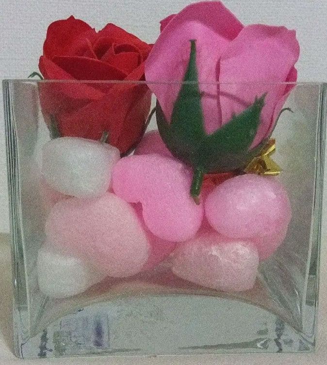 ガラス容器の人工のバラと装飾　未使用に近い　専用ページして購入OK◎早い者勝ち