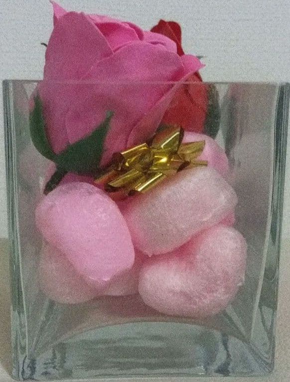 ガラス容器の人工のバラと装飾　未使用に近い　専用ページして購入OK◎早い者勝ち