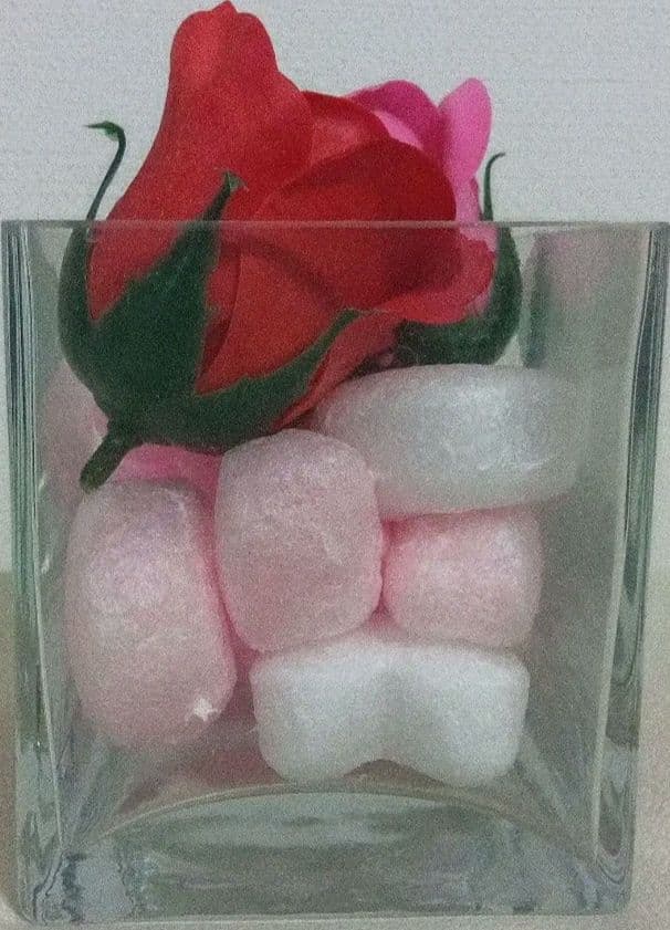 ガラス容器の人工のバラと装飾　未使用に近い　専用ページして購入OK◎早い者勝ち