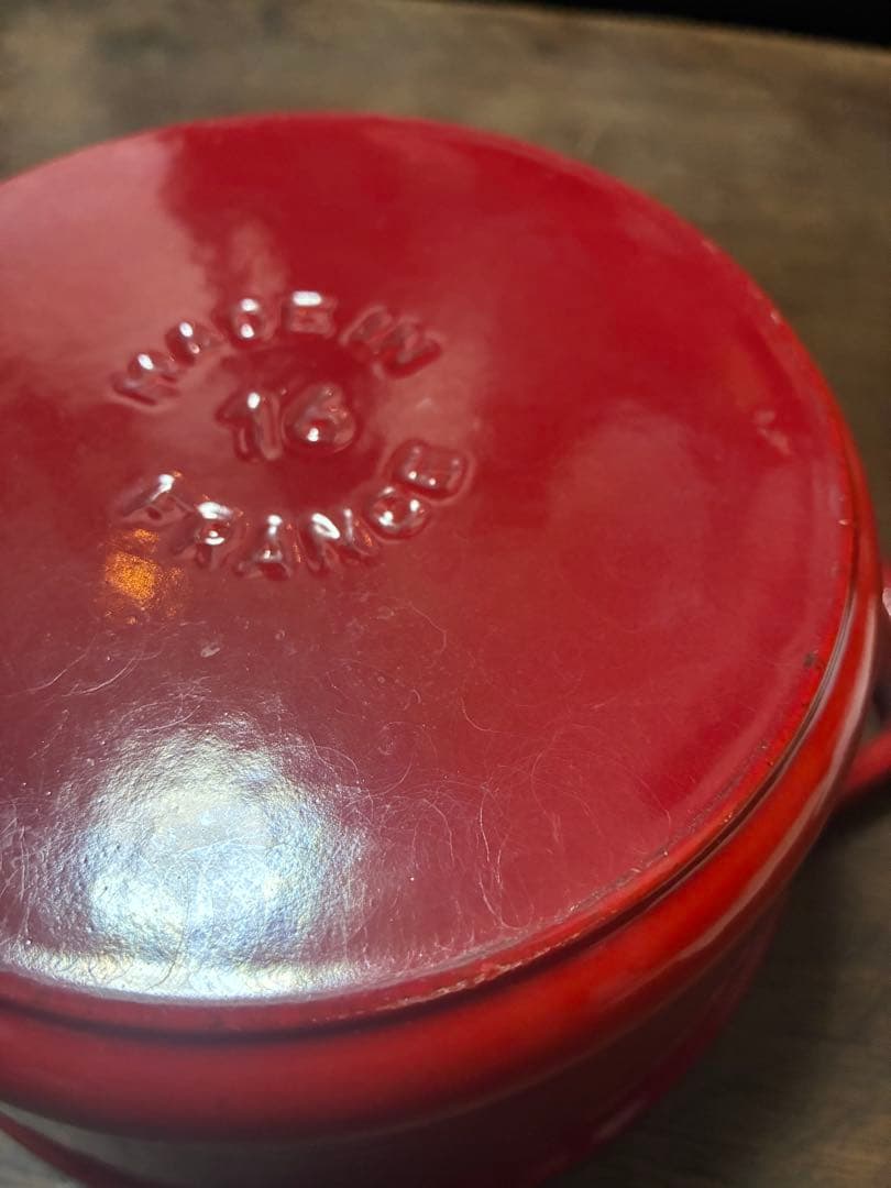 STAUB 赤いココット 鍋　16cm幅　ゴールドノブ