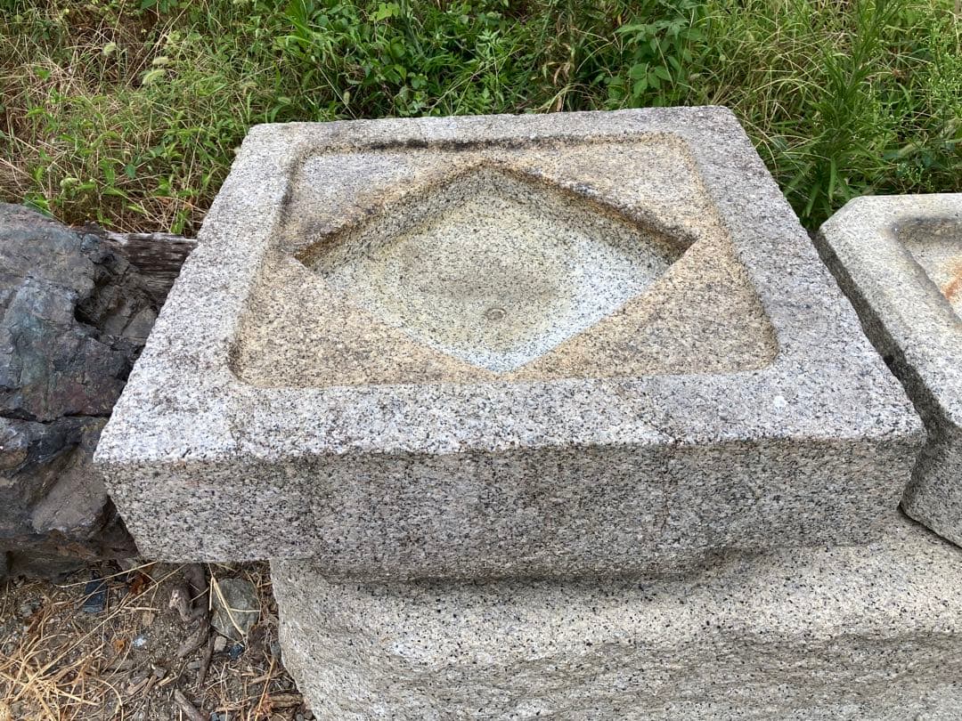 白川石製二重枡形手水鉢　薄形