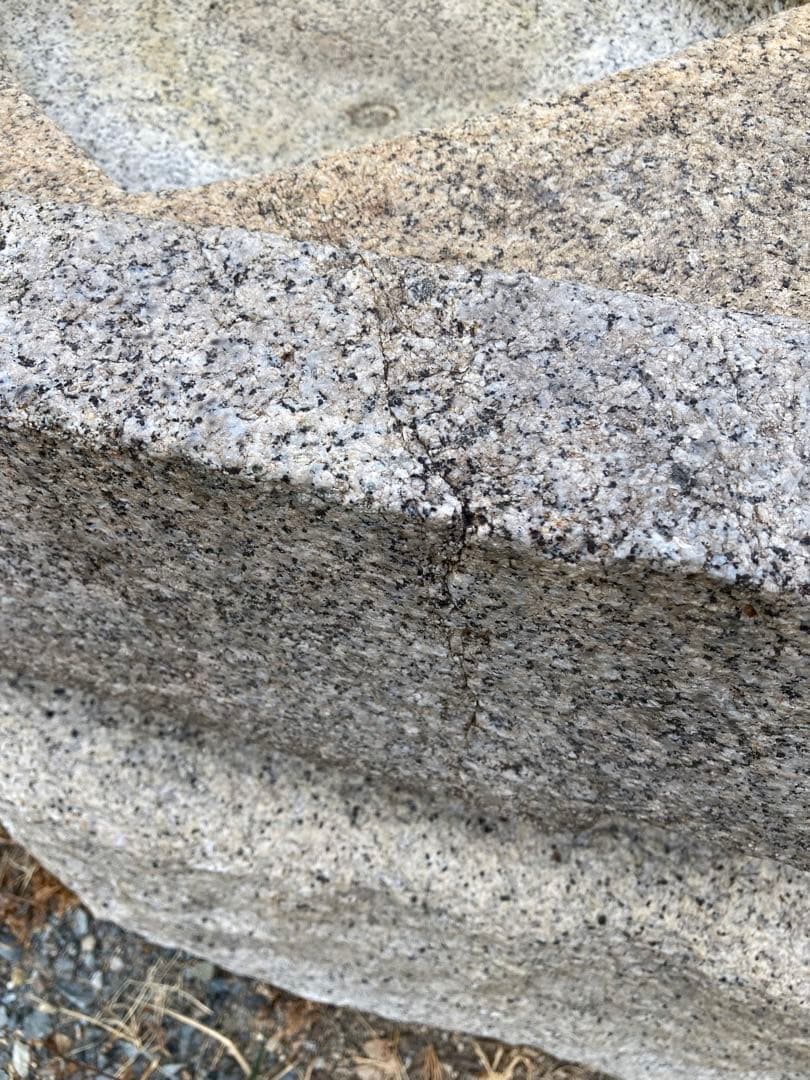 白川石製二重枡形手水鉢　薄形