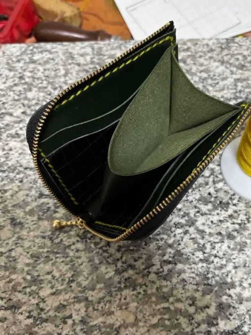 黒と黄色のL字ッパー式コンパクト財布