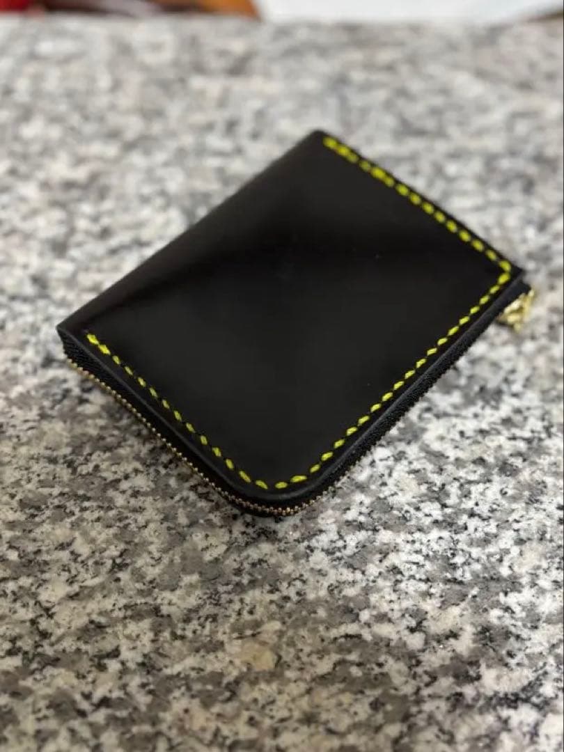 黒と黄色のL字ッパー式コンパクト財布