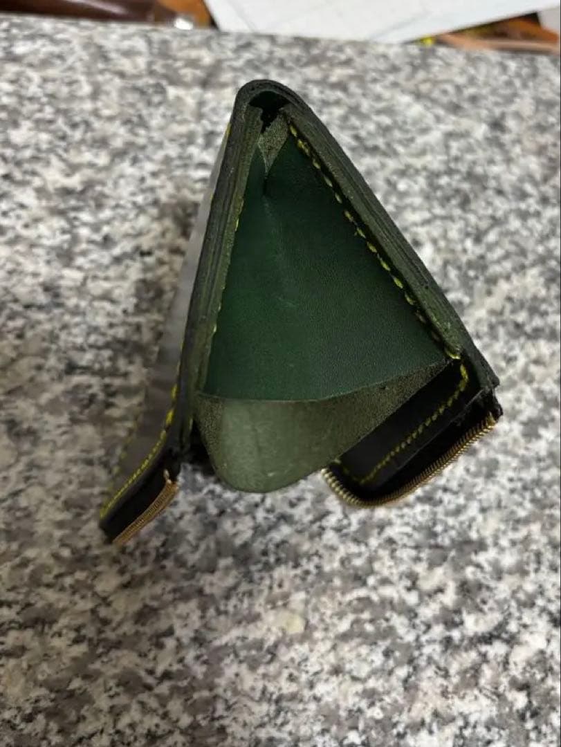 黒と黄色のL字ッパー式コンパクト財布