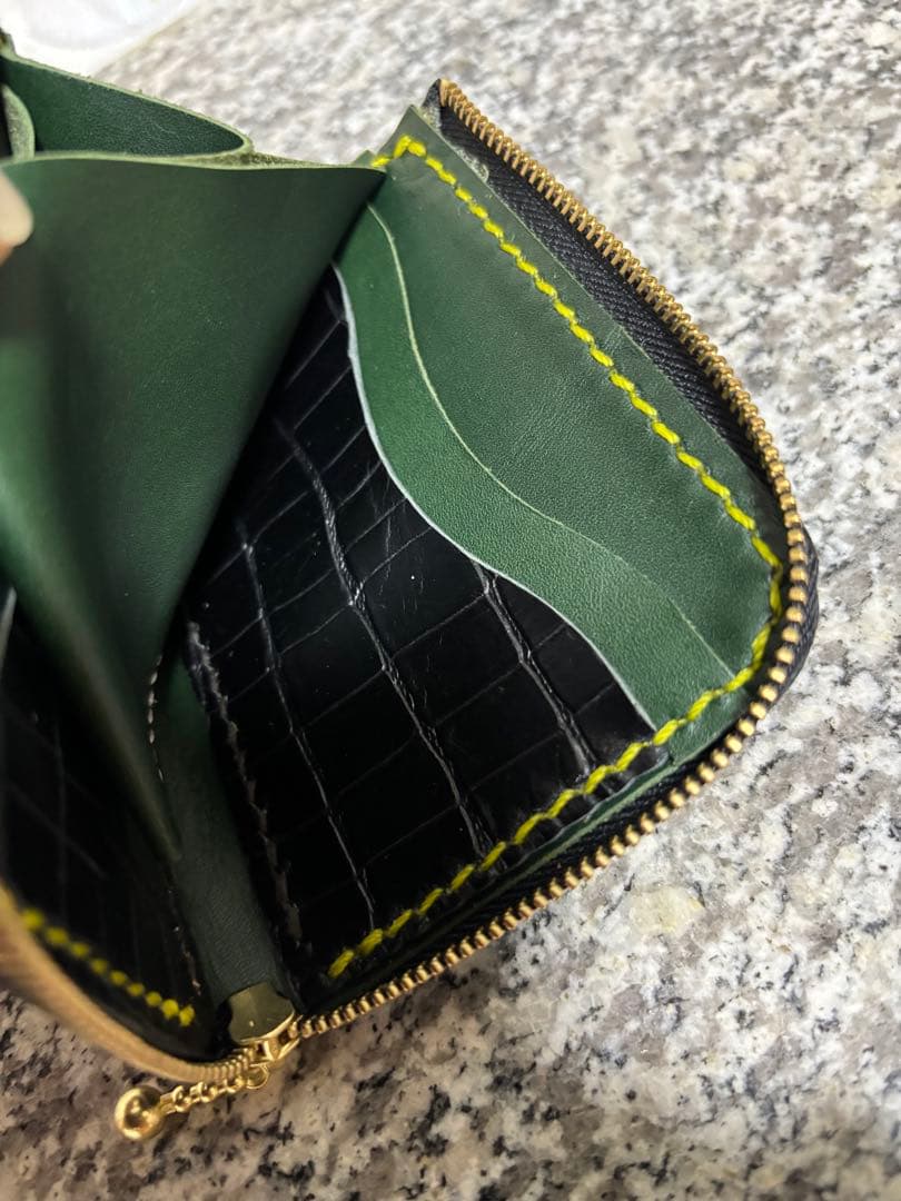 黒と黄色のL字ッパー式コンパクト財布