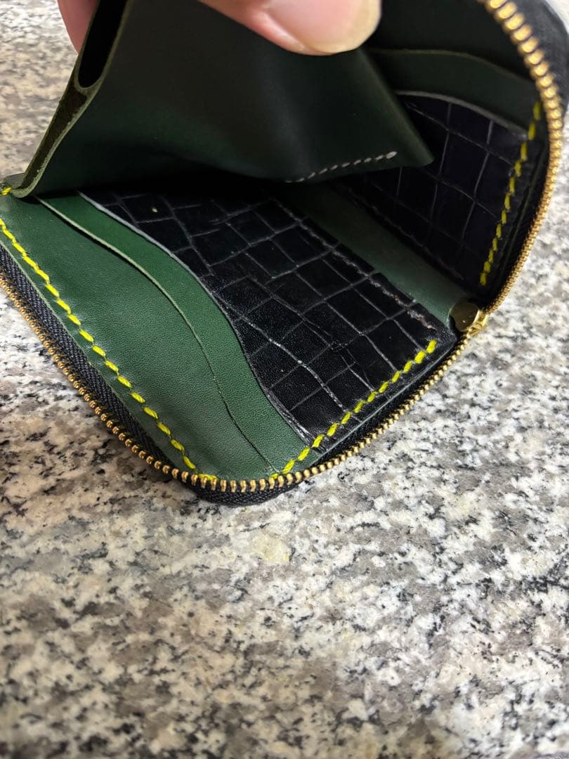 黒と黄色のL字ッパー式コンパクト財布