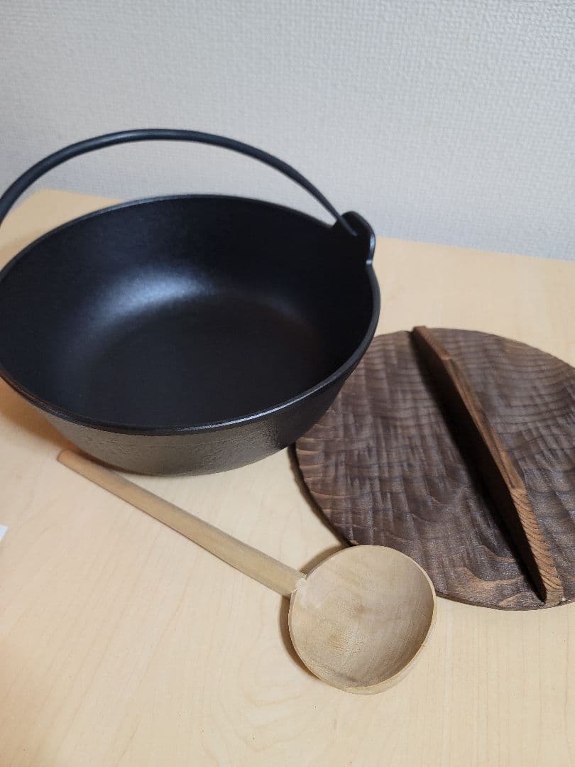 再々値下げしました 南部鉄鍋 つる付 24cm 木製スプーン・蓋付き
