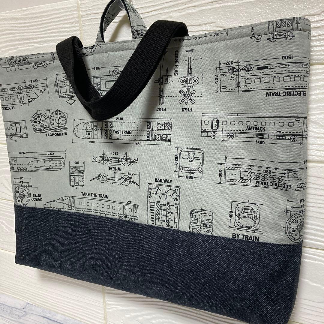 【大きめレッスンバッグ】電車設計図　グレー×デニム風黒