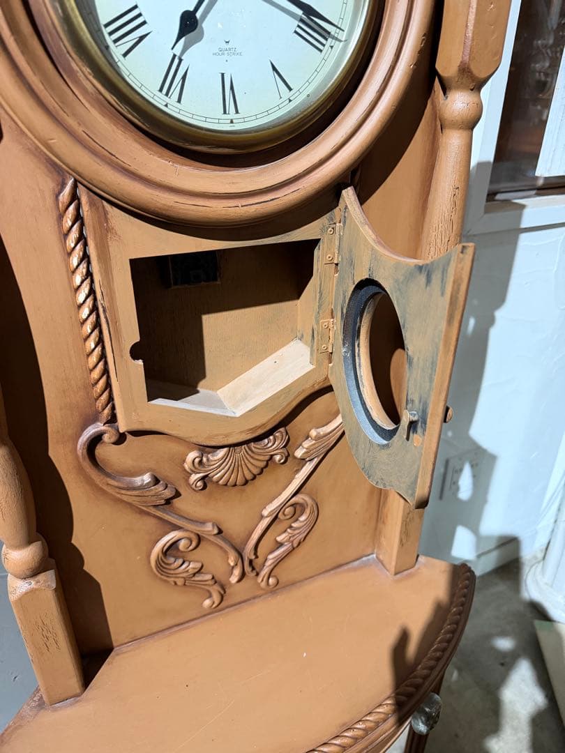 おとぎの国にあるような時計のオブジェ