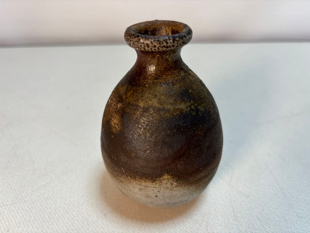 備前焼　窯変　サンギリ　小さな一輪挿し　陶印有り