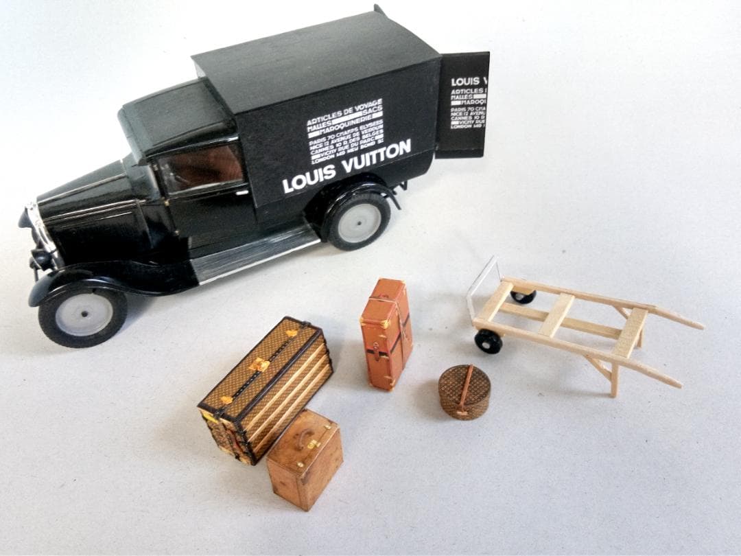 ガレット製作　アンティーク　 L.Vuitton ミニチュアトラックセット