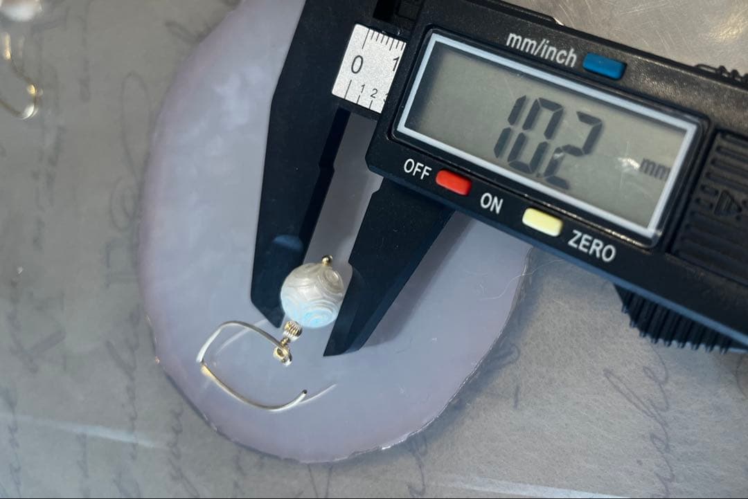 年末SALEレア 14kgf淡水パールフラワーカービングピアス