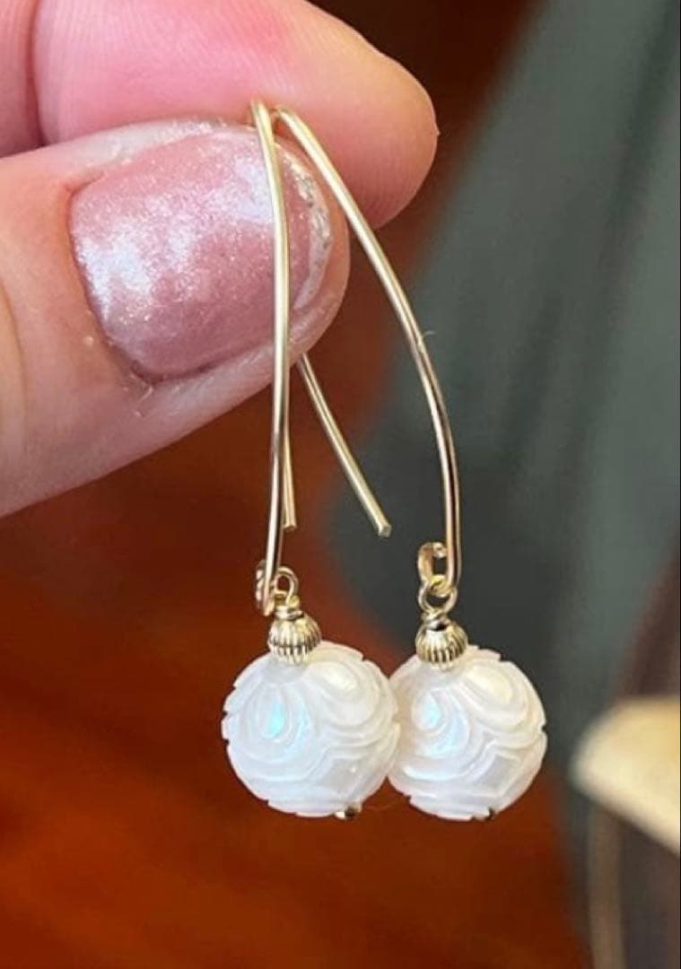 年末SALEレア 14kgf淡水パールフラワーカービングピアス