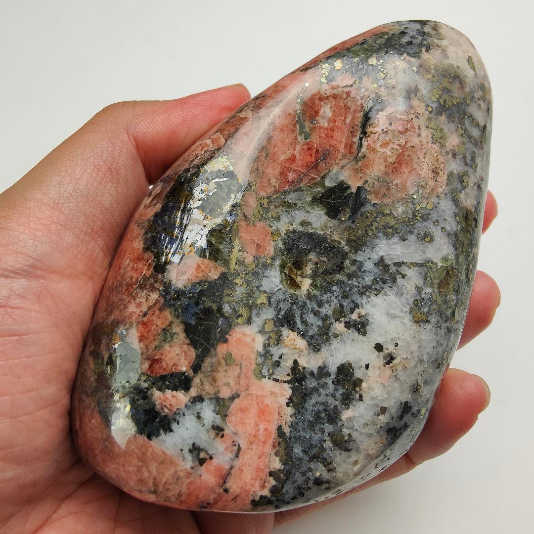 9.パイライトイントリプライト　ゴールデンインカローズ　鉱物　原石　天然石