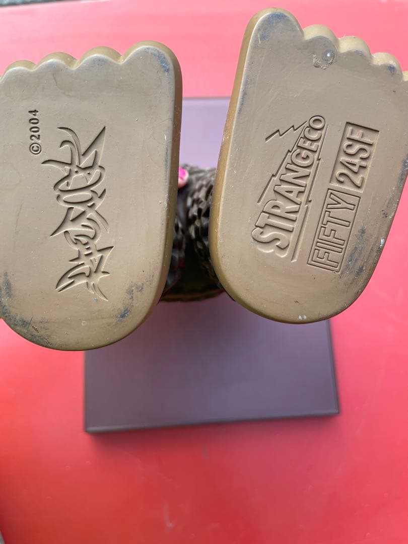 り*ん様 激レアSTRANGECO BIGFOOT ONE KIDROBOT 2 - メルカリ