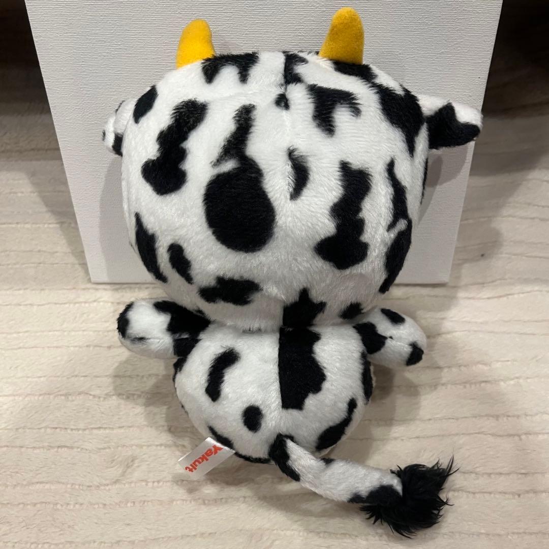 ハローキティ　牛　ウシ　ぬいぐるみ　ヤクルト