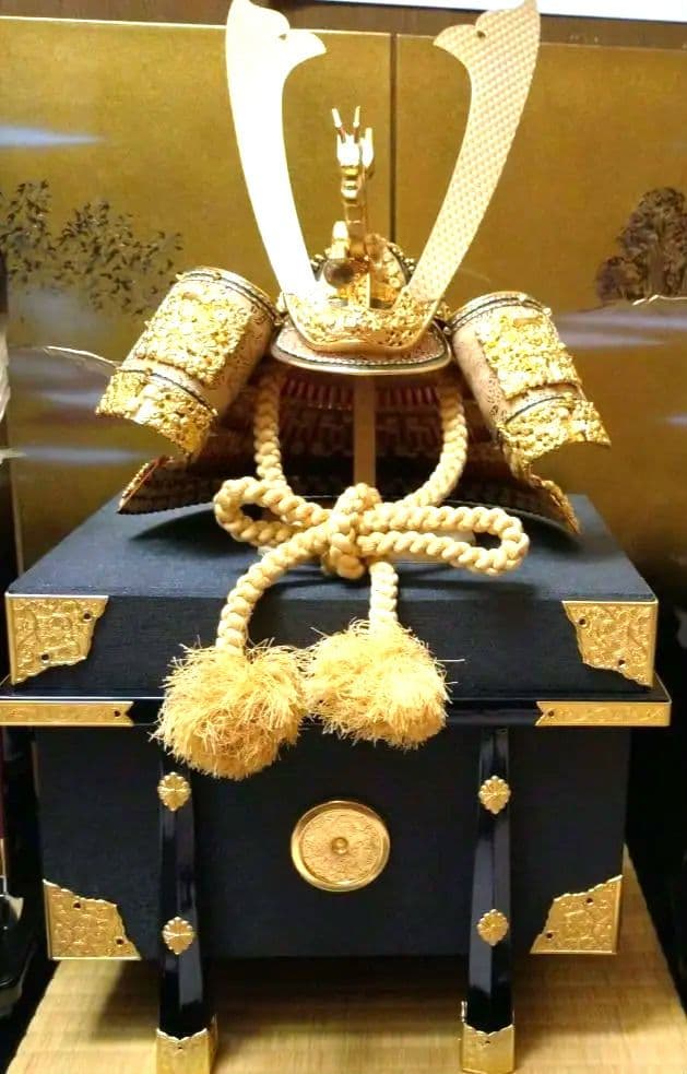 【美品】兜飾り 日本の伝統文化 端午の節句　五月人形 こどもの日①兜と兜箱のみ