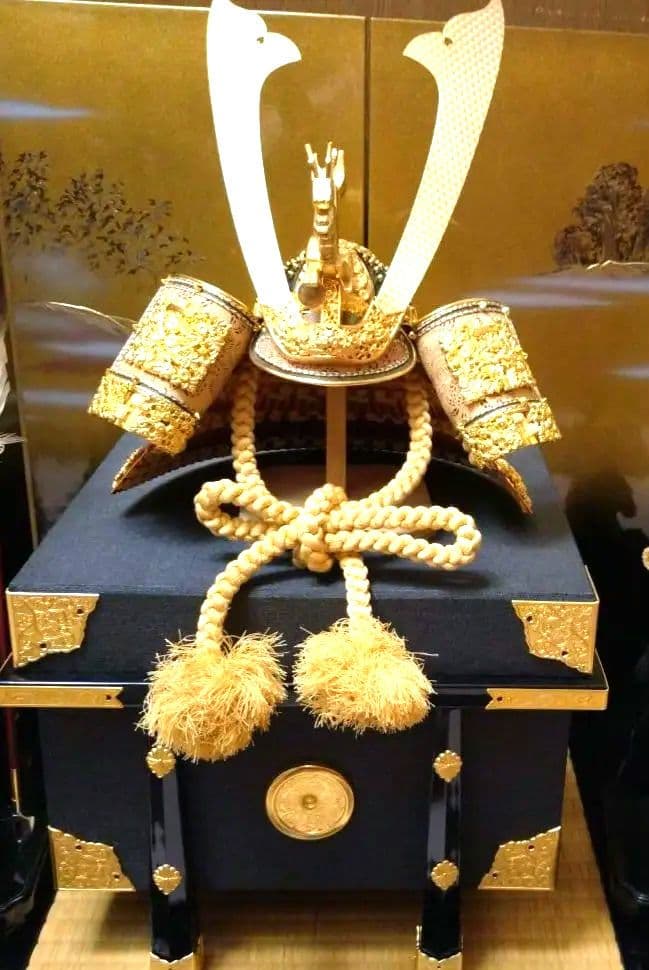 【美品】兜飾り 日本の伝統文化 端午の節句　五月人形 こどもの日①兜と兜箱のみ