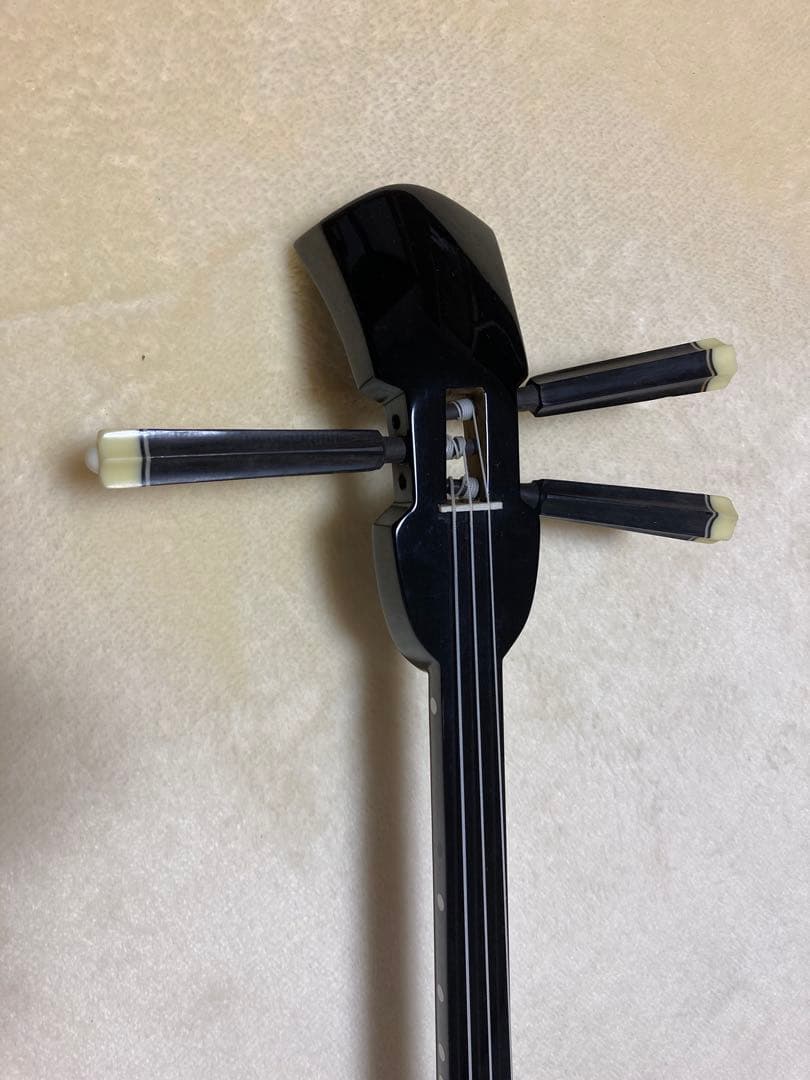 三線 蛇皮　赤金模様 ソフトケース付き