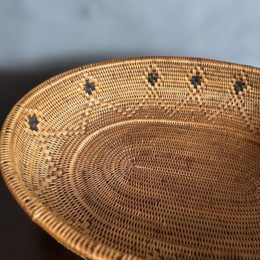 アタ　楕円形バスケット 中型 黒い模様入り