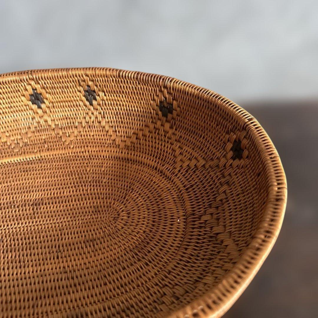 アタ　楕円形バスケット 中型 黒い模様入り