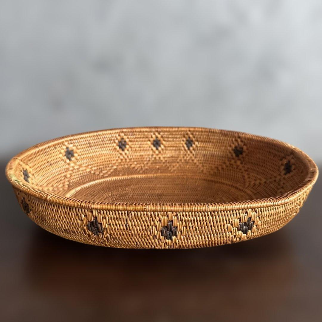 アタ　楕円形バスケット 中型 黒い模様入り