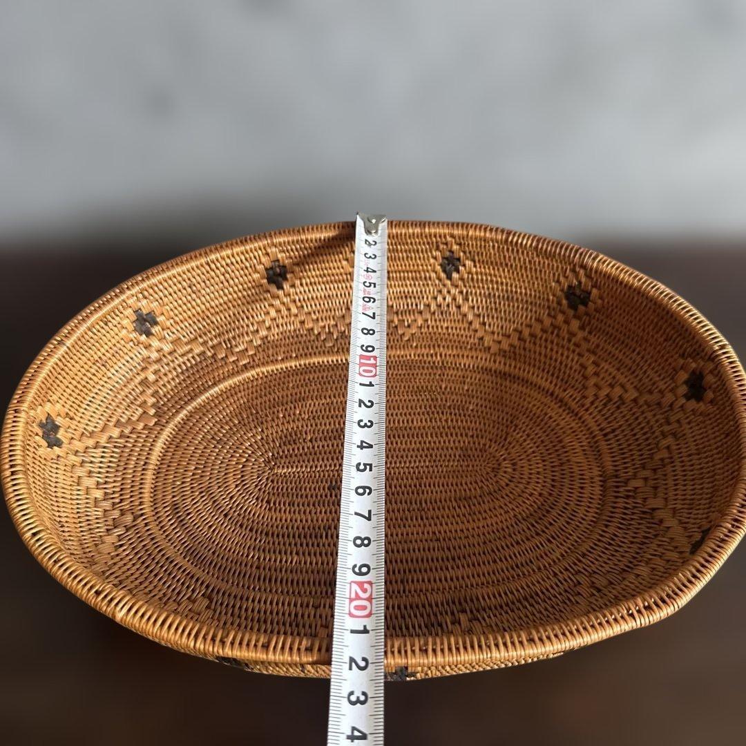 アタ　楕円形バスケット 中型 黒い模様入り