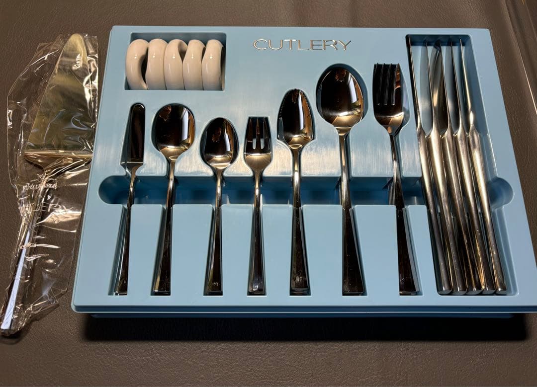 ラッキーウッド　カトラリーセット　ベルターブル　ケーキサーバー付きディナーセット