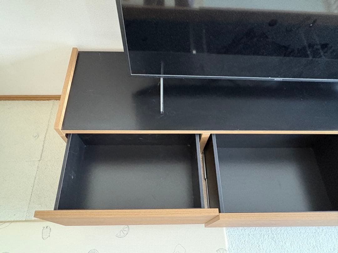 テレビ台　lowya