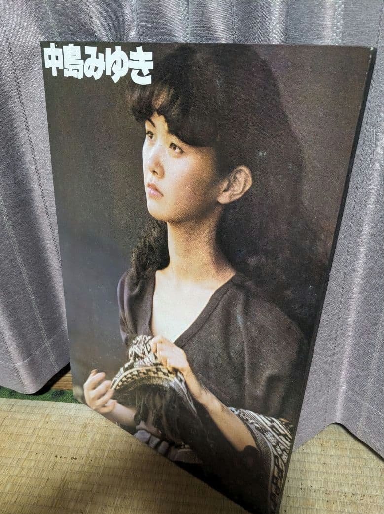 中島みゆき　木製写真パネル　570✕400✕15