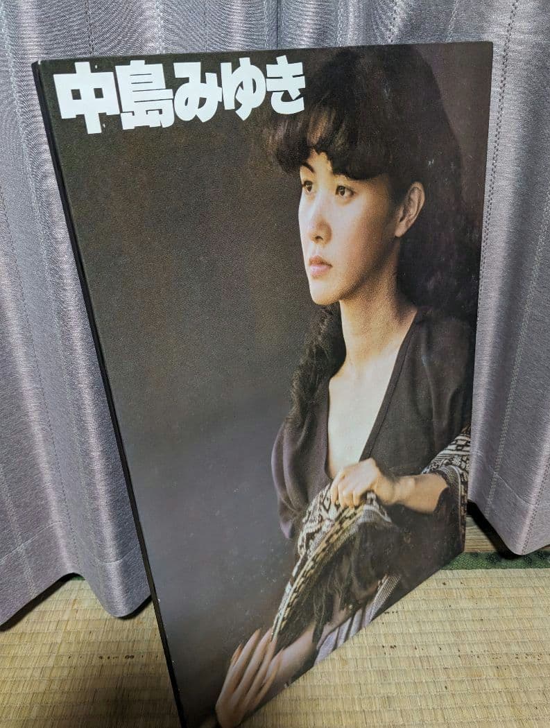 中島みゆき　木製写真パネル　570✕400✕15