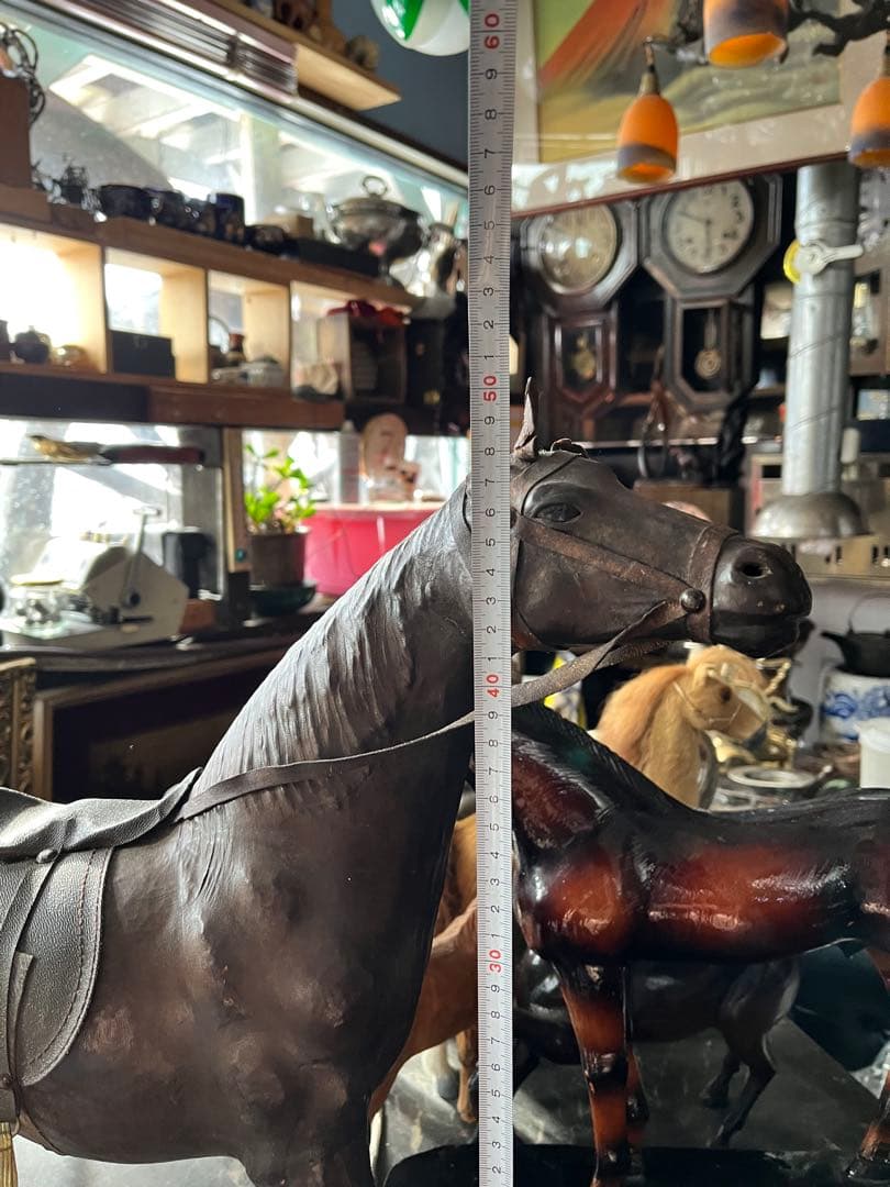 レザーホース、馬の置き物、鞍付きレザーホース、馬の置き物に革、58センチ